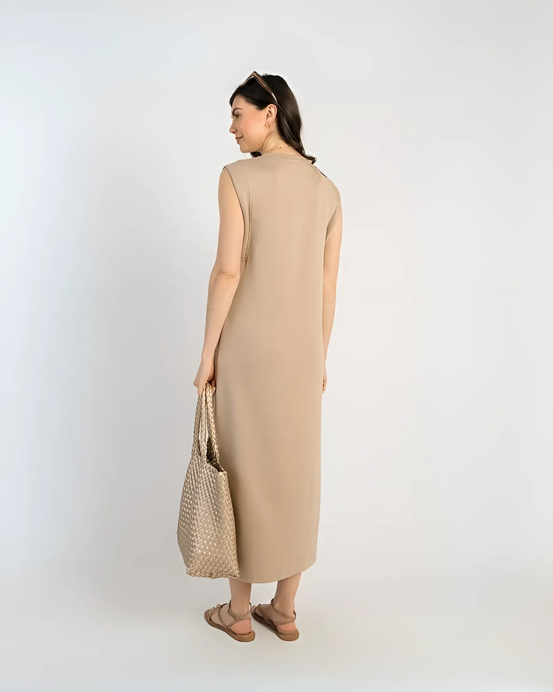 Vestido comprido e solto com bolsos laterais
