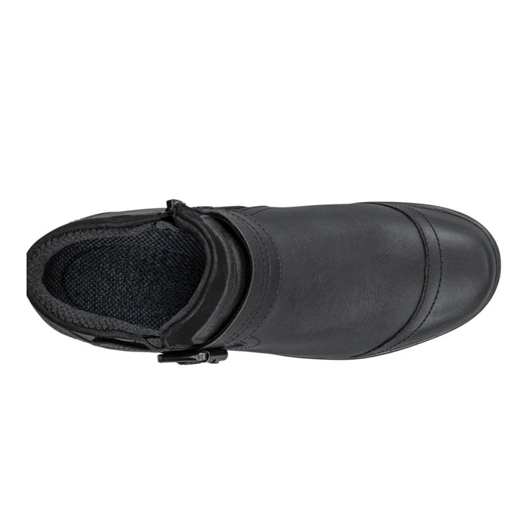 Botins de Salto Baixo com Fecho de Correr Lateral e Pormenor de Fivela