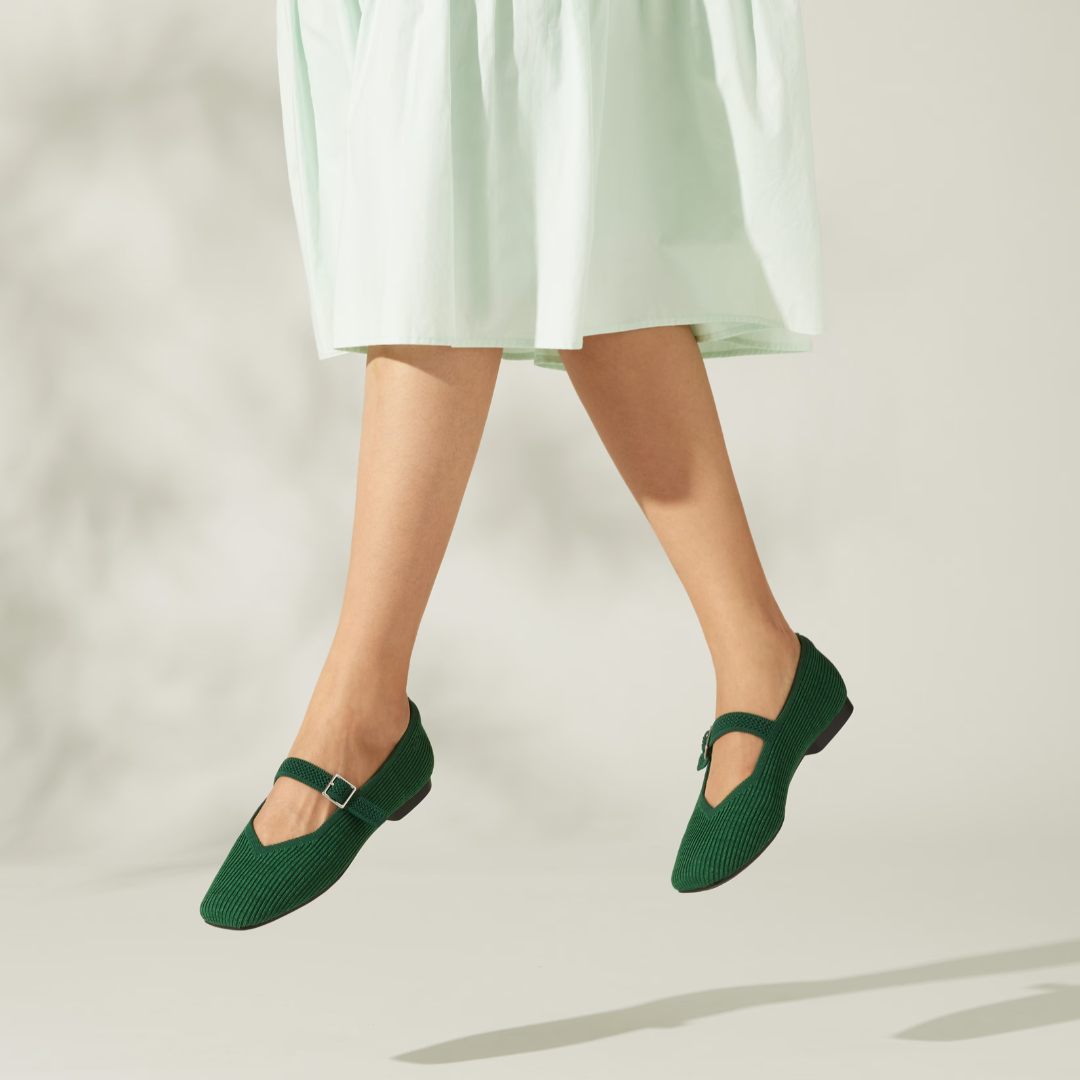 Sapatilhas em Malha Elástica com Fivela Ajustável e Design Minimalista