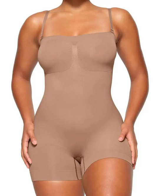 Roupa interior moldada sem costuras que levanta as nádegas