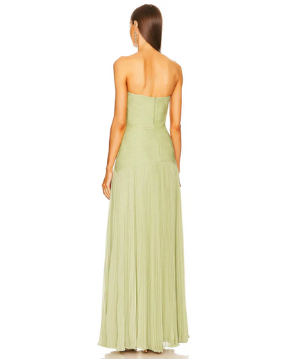 Vestido de mulher elegante em tecido macio