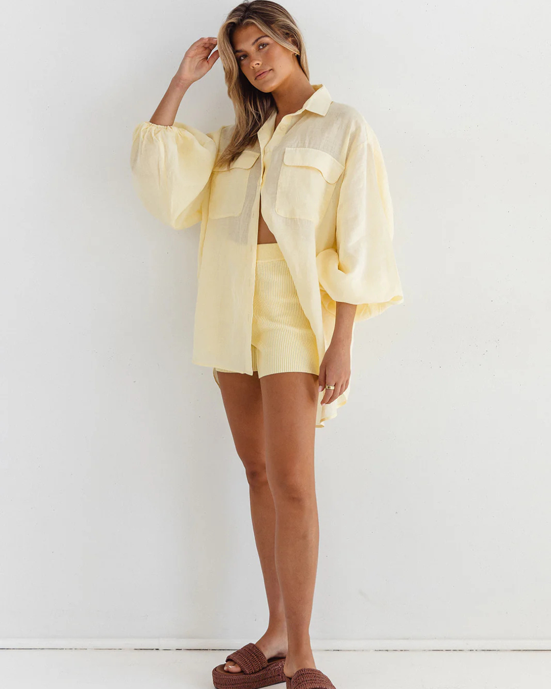 Camisa de Linho de Tamanho Grande para Mulher com Design Casual e Mangas Bufantes