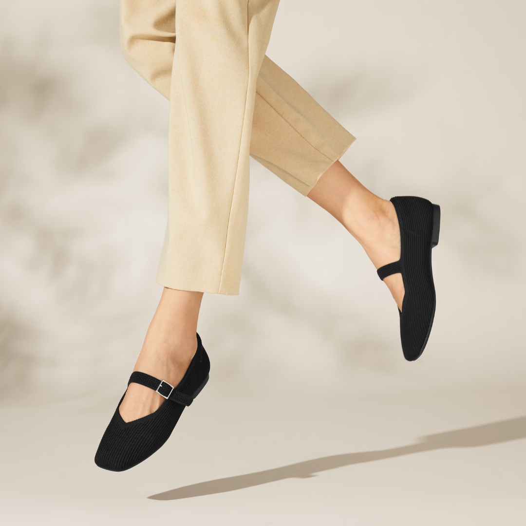 Sapatilhas em Malha Elástica com Fivela Ajustável e Design Minimalista